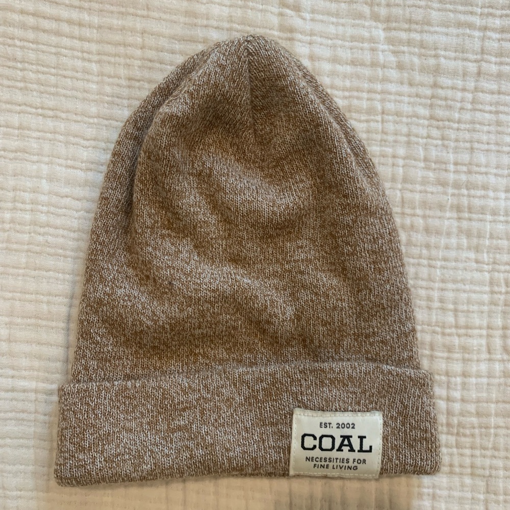 Women’s tan & white heather beanie